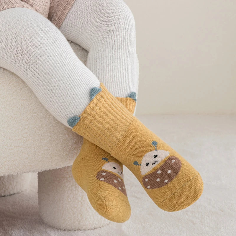 6 pairs  warm and thick all-wool knitted cute cartoon pattern adhesive anti-slip socks, children's walking socks
