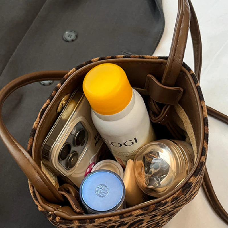 Design PU Suede Leopard Shoulder Bags for Women 2025 New Winter Crossbody Bag Females Luxury Handbags and Purses Bucket