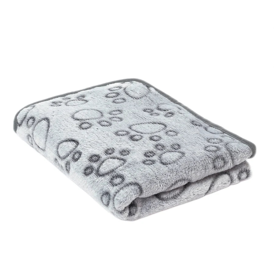 The flannel pet blanket for autumn and winter can be used as both a bed and a cushion and is a must-have for home use and travel