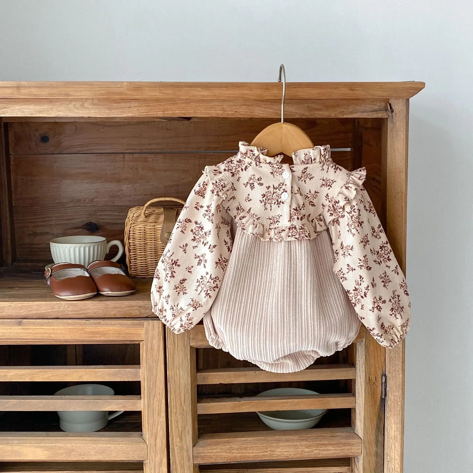 Autumn and winter new baby clothes for 0-3 years old, fashionable baby girl jumpsuit, corduroy printed jumpsuit