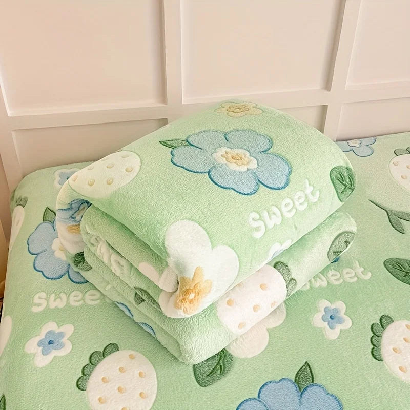 1 piece floral print soft flannel blanket – suitable for use on beds, sofas，suitable for all seasons.