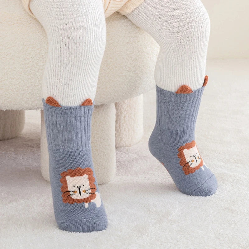 6 pairs  warm and thick all-wool knitted cute cartoon pattern adhesive anti-slip socks, children's walking socks