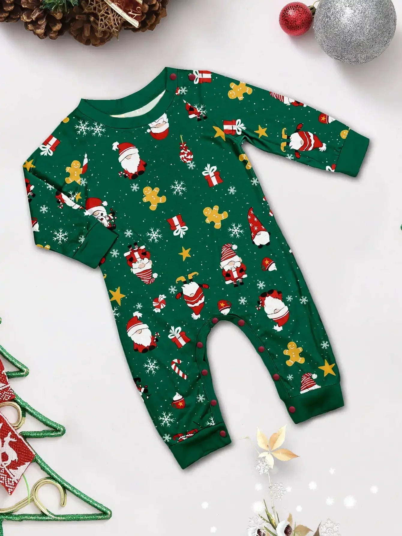 2025 New Year's Costumes Family Christmas Pajamas Set Mom Daughter Dad Son Matching Outfit Green Print Cute Sleepwear Xmas Look