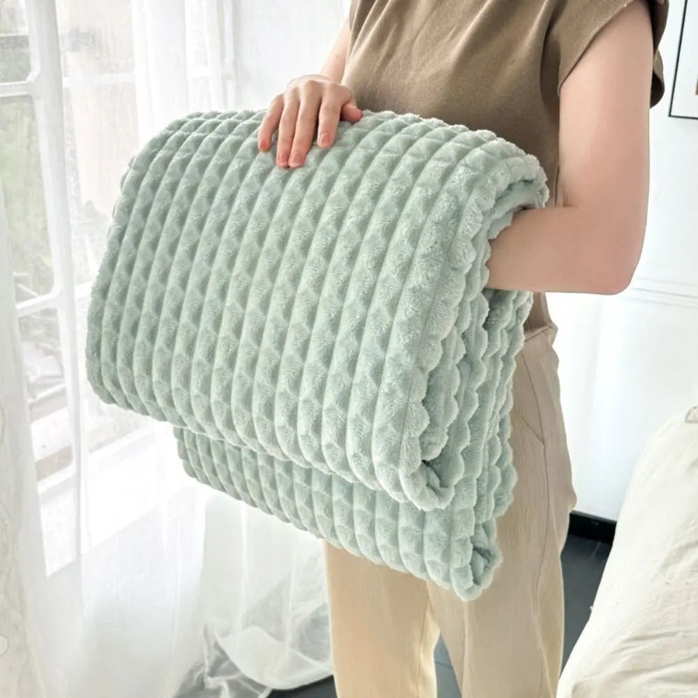 Bed Suppiles Solid Color Flannel Blanket Comfortable Thickened Sofa Blanket Warm Soft Office Nap Blanket Travel