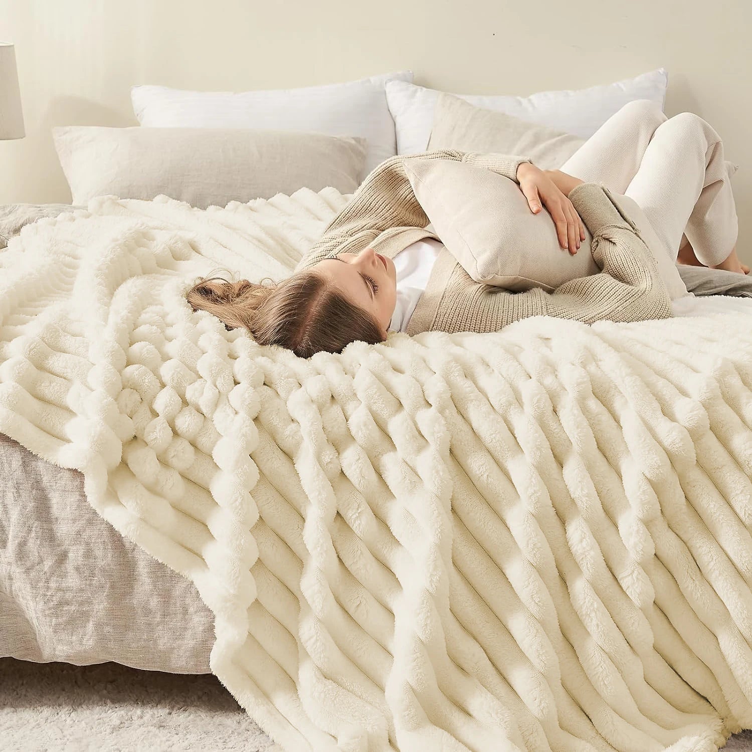 Super Soft Throw Blanket Grey Premium Silky Flannel Fleece 3D Ribbed Jacquard Lightweight Bed Blanket All Season Use