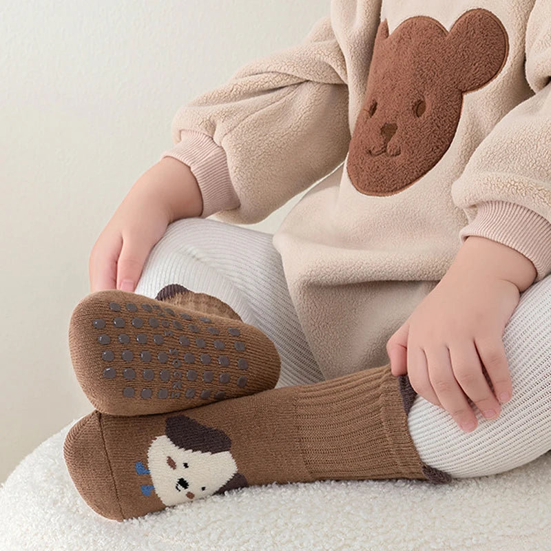 6 pairs  warm and thick all-wool knitted cute cartoon pattern adhesive anti-slip socks, children's walking socks