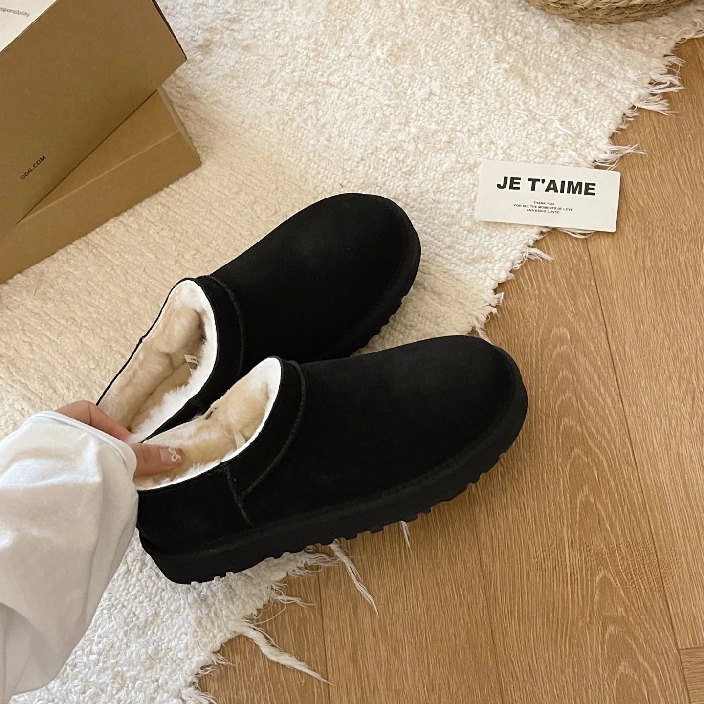 New Women Winter Snow Boots Classic Fur Plush Ankle Snow Boots Outdoor Antiskid Short Boot Warm Fuzzy Home Cotton Shoes