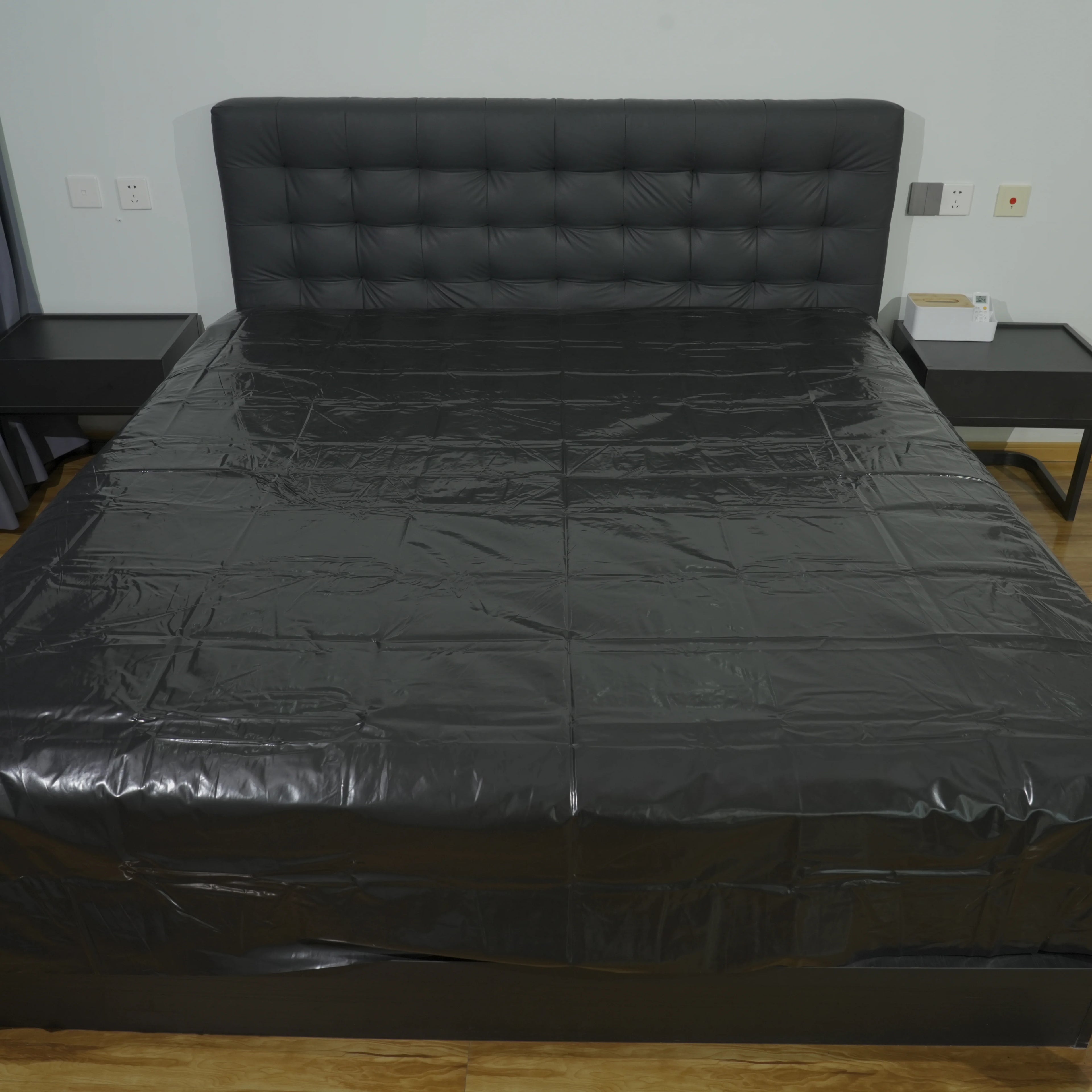 1pcs portable waterproof bed sheet, suitable for all sizes of beds, suitable for protective bedding in bedrooms and guest rooms