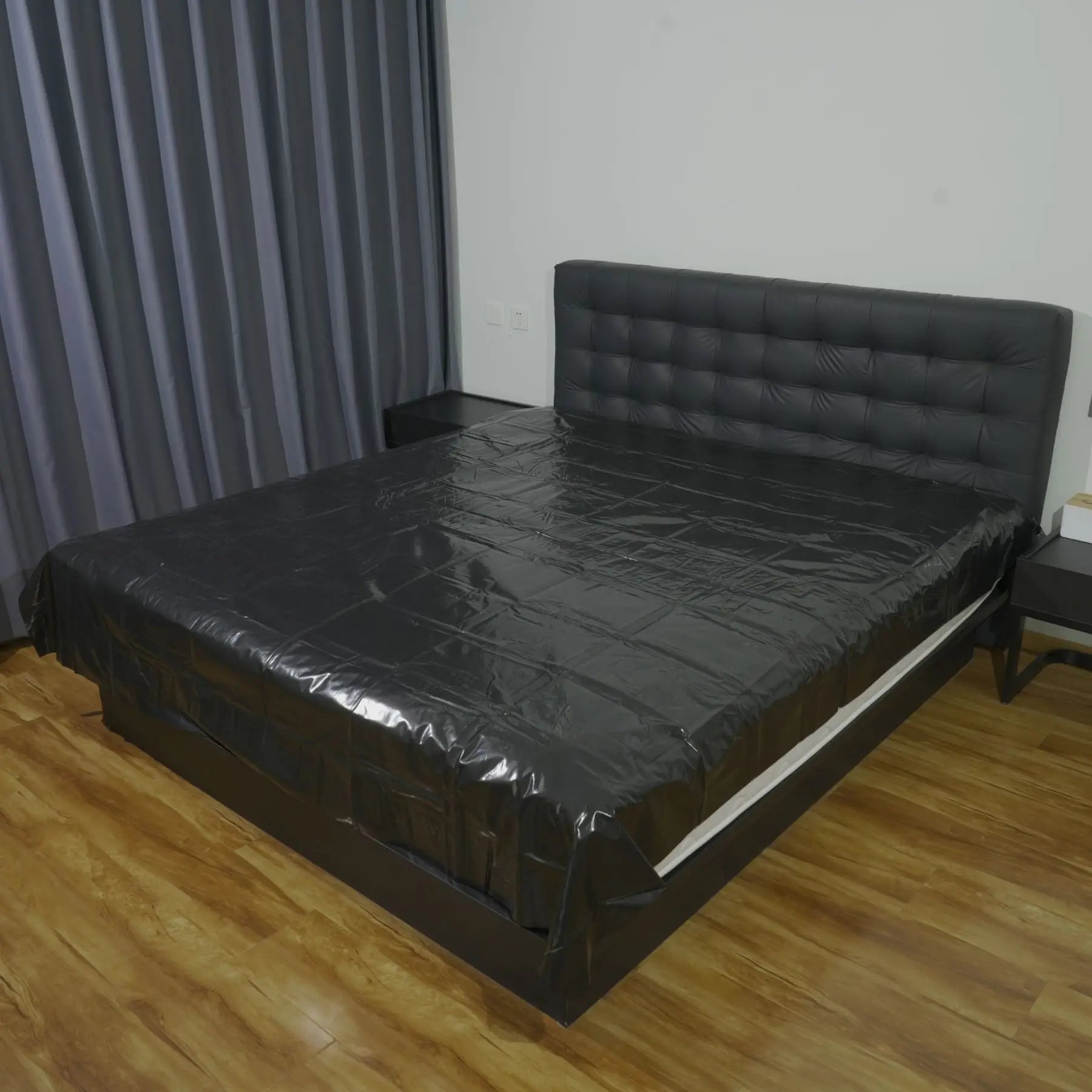 1pcs portable waterproof bed sheet, suitable for all sizes of beds, suitable for protective bedding in bedrooms and guest rooms