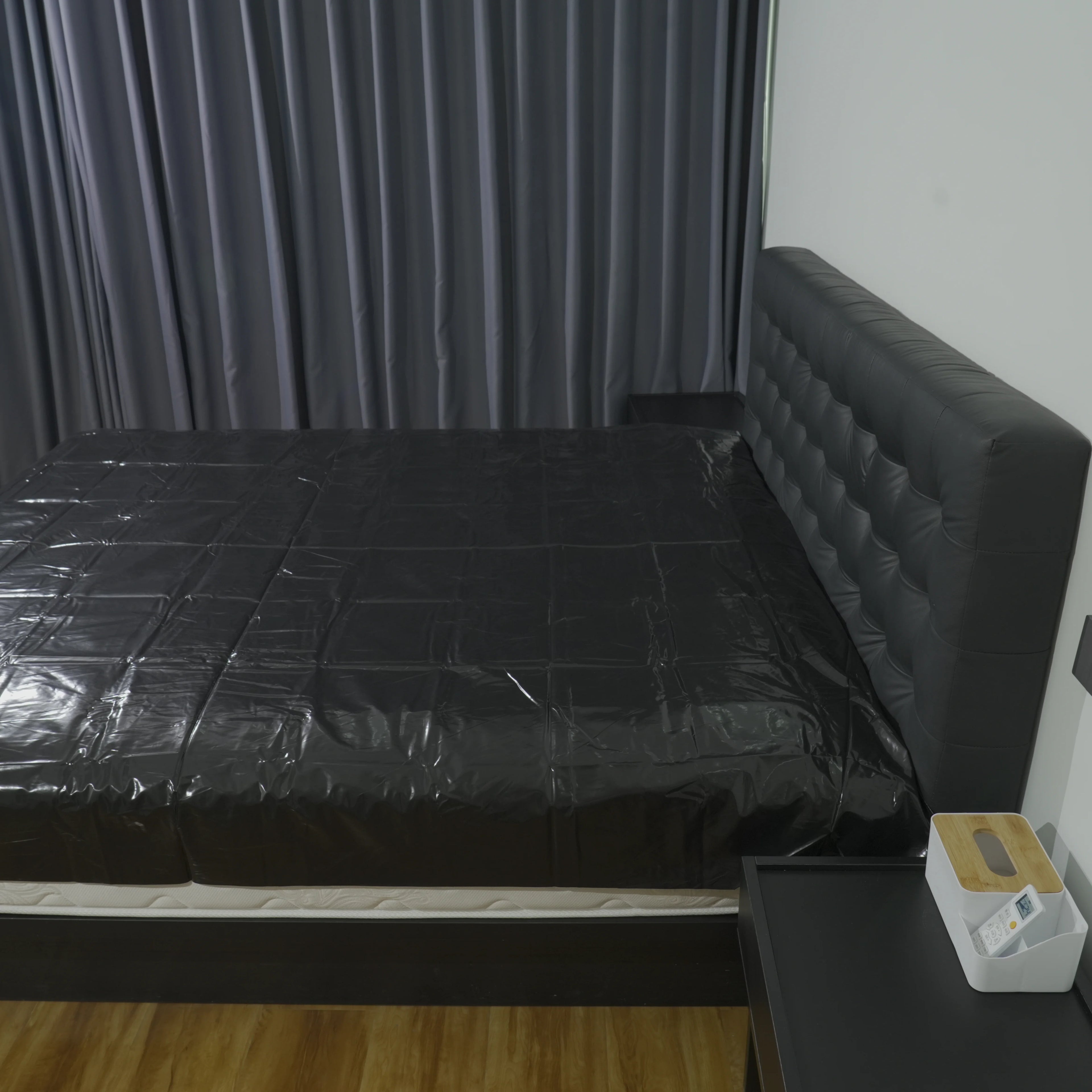 1pcs portable waterproof bed sheet, suitable for all sizes of beds, suitable for protective bedding in bedrooms and guest rooms